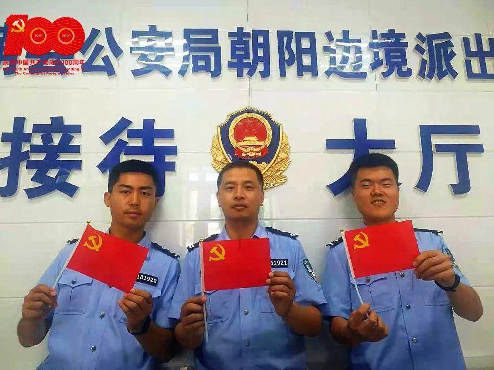 文明一分钟|江苏南京救人的贵州白衣小伙 留下让人心暖的身影